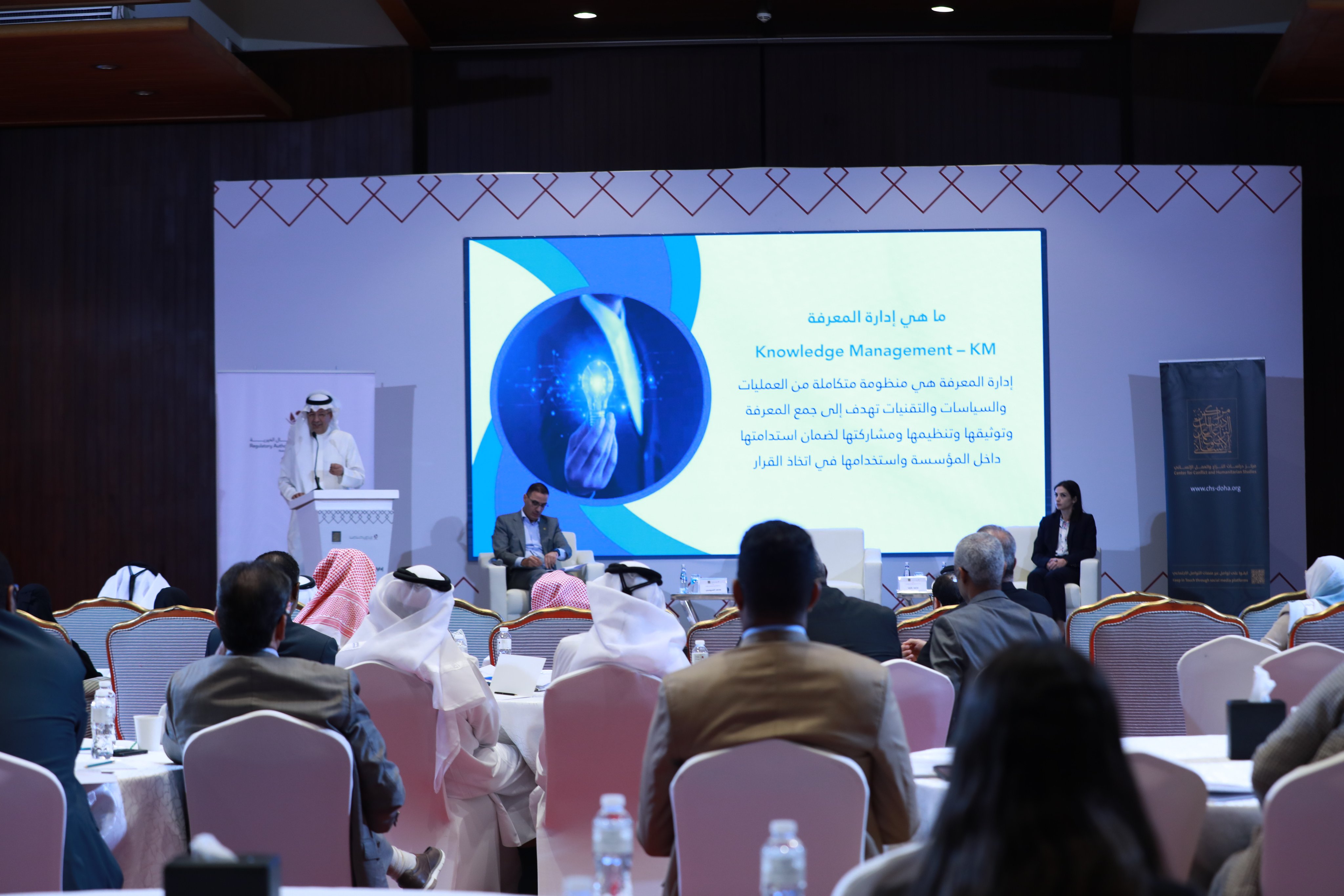 إدارة المعرفة في السياقات الإنسانية: المفاهيم والمعايير الدولية